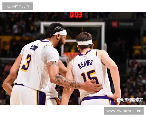 原创一节崩？东詹缺席湖人首节17-39 詹姆斯基本放弃参与评奖